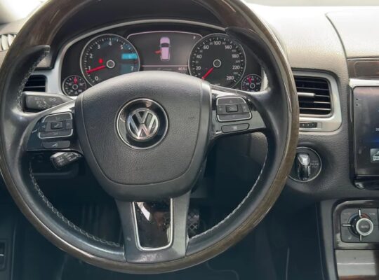 Full Options 2013 VW Touareq V6 Gulf Specs