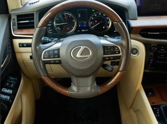 Lexus LX 570 2016 full option clean title