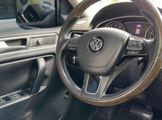 Full Options 2013 VW Touareq V6 Gulf Specs