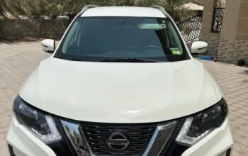 Nissan Rogue SV AWD 2018 white color USA specifica