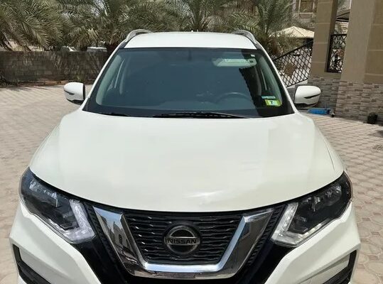 Nissan Rogue SV AWD 2018 white color USA specifica