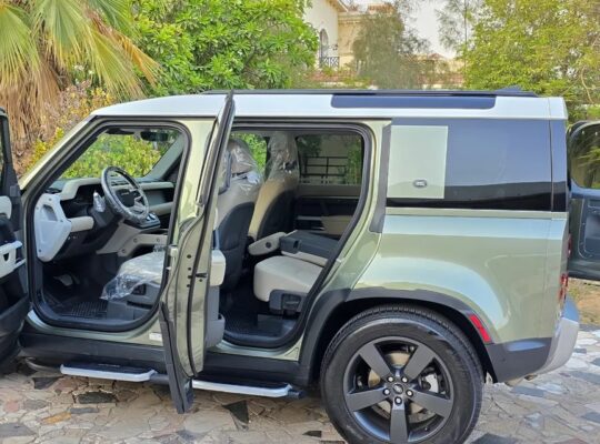 Land Rover Defender 110S with 7 seats