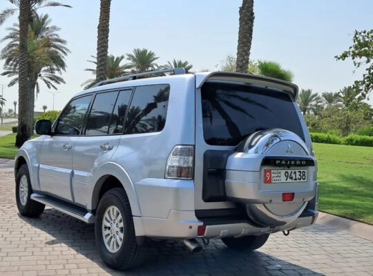 Low mileage Mitsubishi Pajero JLS