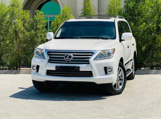 ستيشن لكزس LX570 خليجي موديل 2014