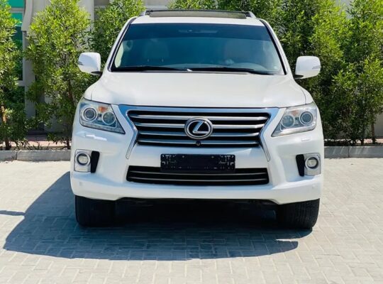 ستيشن لكزس LX570 خليجي موديل 2014