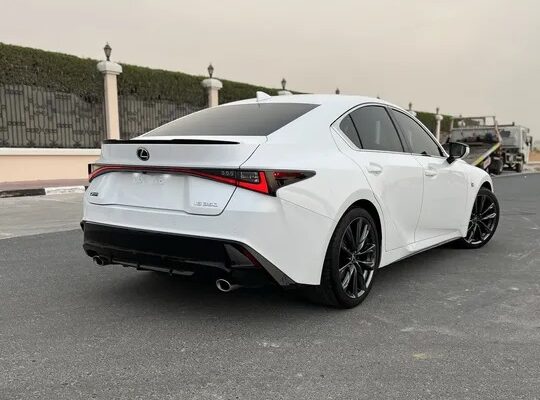 للبيع لكزس IS350 F-Sport موديل 2021 (صبغة وكالة)