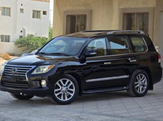 Lexus LX570 GCC V8 2012 price 91,000 AED