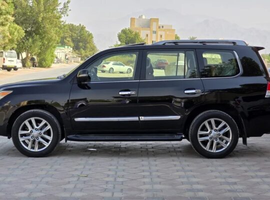 Lexus LX570 GCC V8 2012 price 91,000 AED