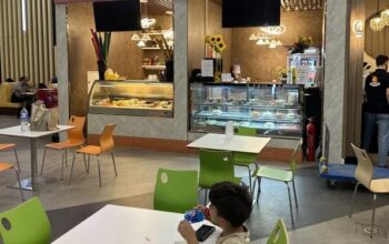 محل في عجمان داخل مول ، ايس كريم وعصائر وسلطات فوا