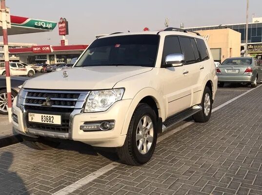 2020pajero excellent. Low Km