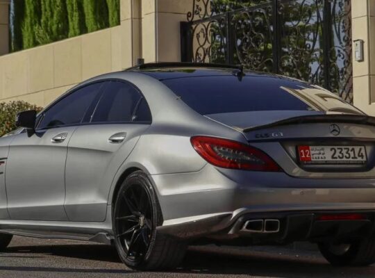 Mercedes CLS 63 موديل 2012 اللون رمادي خليجي