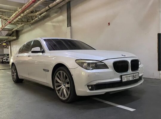 BMW. 740. 2012