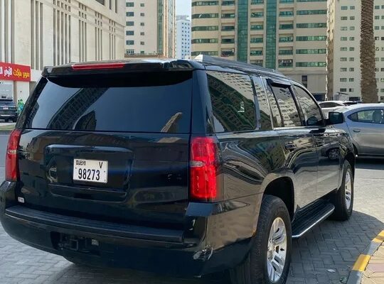 شيفورليه تاهو اسود داخل اسود بحالة ممتازة 2017 v8