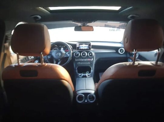 مرسيدس GLC 250 خليجي 2018 نظيفة جداً صبغ وكالة