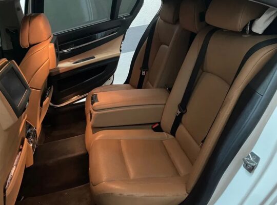 BMW. 740. 2012