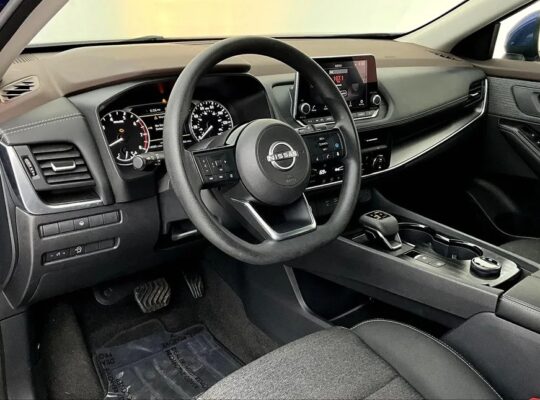 Nissan rogue 2023 4×4 (cash or bank instrument)