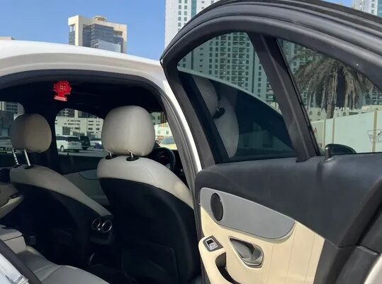 مرسيدس C300 موديل 2020بحالة ممتازة