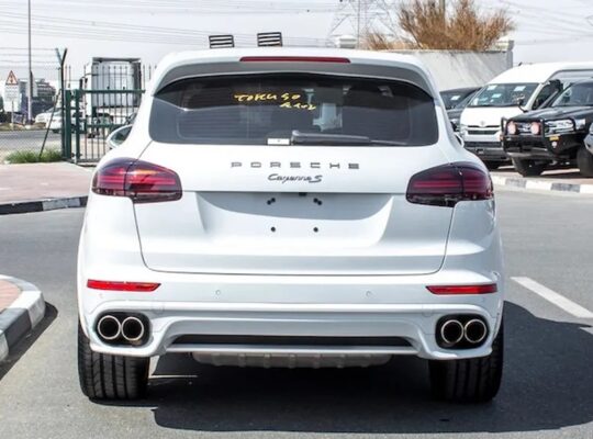 PORSCHE CAYENNE GTS Kilometers 65Km Model 2016