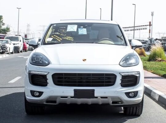 PORSCHE CAYENNE GTS Kilometers 65Km Model 2016