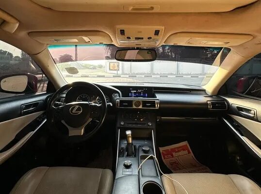 للبيع لكزس IS 200T 2016