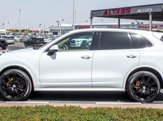 PORSCHE CAYENNE GTS Kilometers 65Km Model 2016
