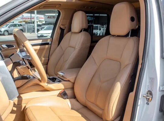 PORSCHE CAYENNE GTS Kilometers 65Km Model 2016