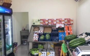 بيع محل خضروات و فواكه مع سياره للخضروات