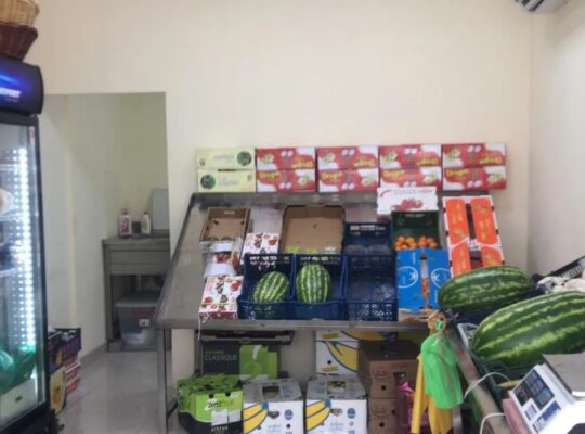 بيع محل خضروات و فواكه مع سياره للخضروات