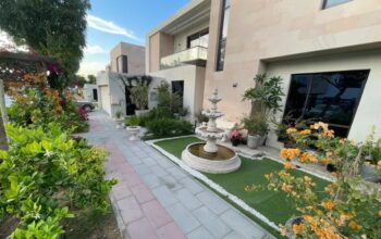 للبيع فيلا راقيه في الشارقه مطله على الحديقه العام