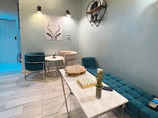 محل كوفي شوب للبيع جاهز للتشغيل بجميع معداته