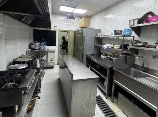 مطعم اكل اماراتي للبيع. في دبي