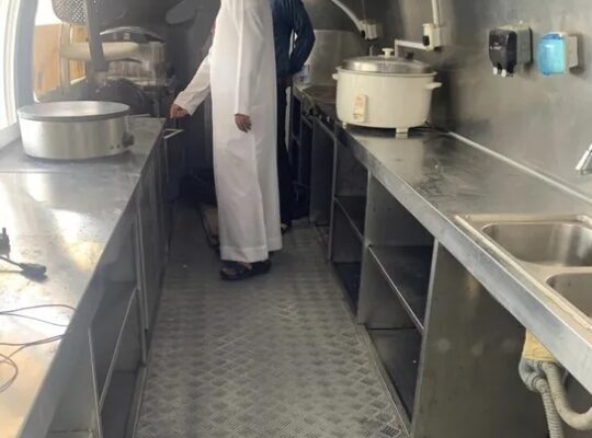 فود تراك مرخص في ابوظبي يصلح لاي نشاط غذائي