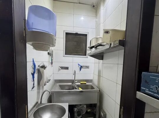 مطعم اكل اماراتي للبيع. في دبي