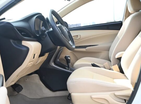 TOYOTA YARIS SE+ 2022 – BACK CAMERA – 3 KEYS