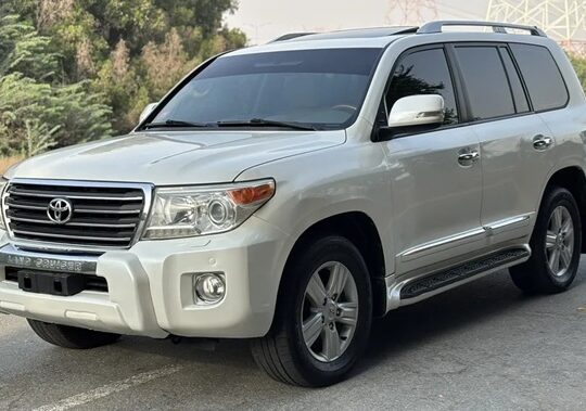 TOYOTA LAND CRUISER—2014–GCC—FREE ACCIDENT—LOW MIL