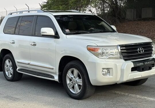 TOYOTA LAND CRUISER—2014–GCC—FREE ACCIDENT—LOW MIL