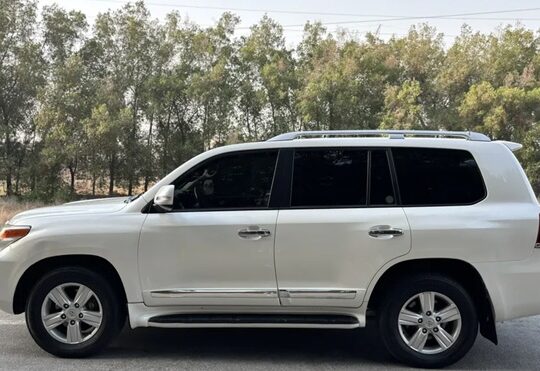 TOYOTA LAND CRUISER—2014–GCC—FREE ACCIDENT—LOW MIL