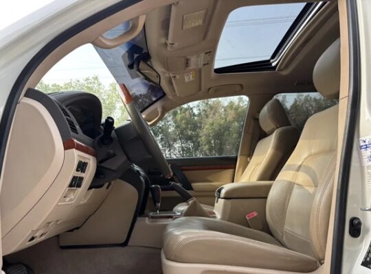 TOYOTA LAND CRUISER—2014–GCC—FREE ACCIDENT—LOW MIL