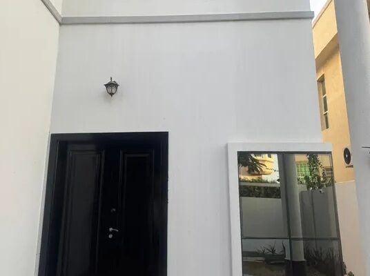 للبيع فيلا 5 غرف نوم مكونه من طابقين .تشطيب سوبر ل