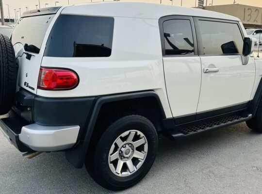 تويوتا إف جي كروزر 2022 خليجي شاشه كبيره كاميرا فو