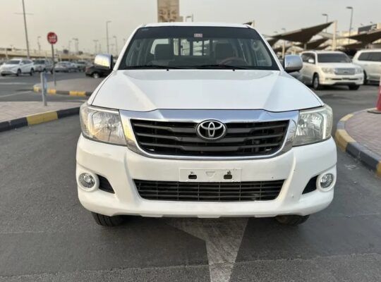 تويوتا هايلكس دبل كبينه 4X4 موديل 2014