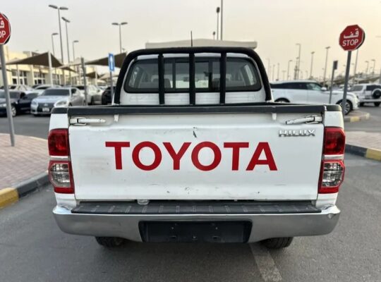 تويوتا هايلكس دبل كبينه 4X4 موديل 2014