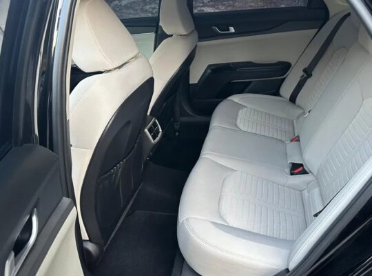 kia K5 model 2021 gcc specs first owner