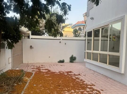 للبيع فيلا 5 غرف نوم مكونه من طابقين .تشطيب سوبر ل