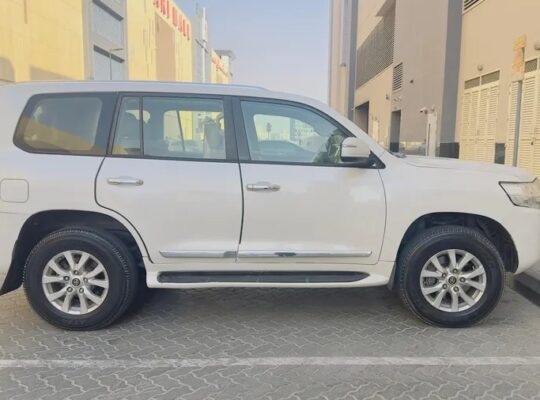 Land Cruiser Grand Touring 2017 Model V8, VXR, 5.7