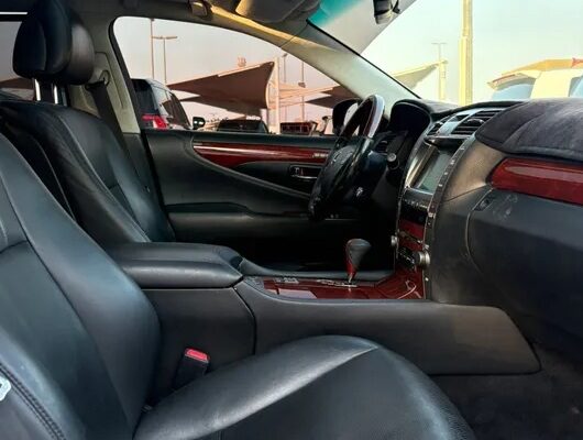 Lexus LS460L 2010 imported from Japan, VIP, full o