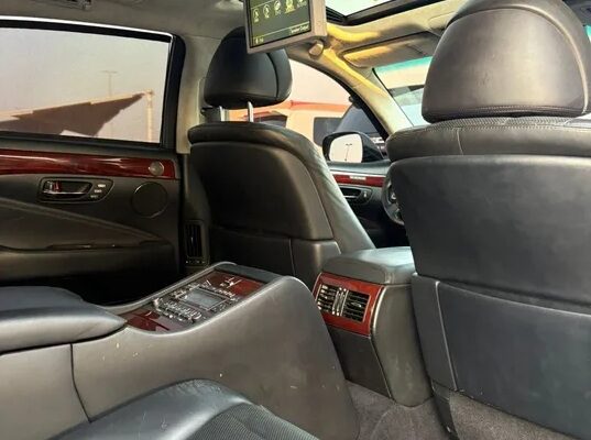 Lexus LS460L 2010 imported from Japan, VIP, full o