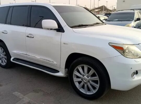 لكزس lx570 خليجي صبغ وكالة اول مالك رقم واحد فل او