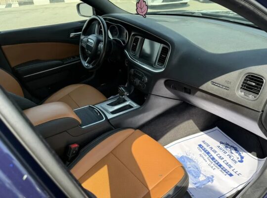 Dodge Charger SXT V6