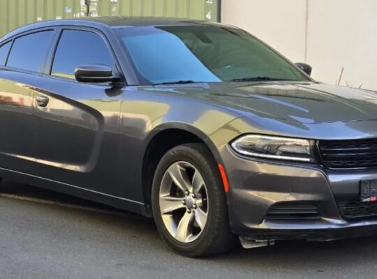 دودج شارجر موديل 2019 لون رمادي 6 سلندر بحالة ممتا